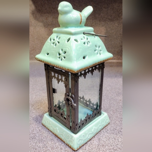 Pastel Green Ceramic Lantern With Dove On Top 🕊️ - Picture 7 of 9